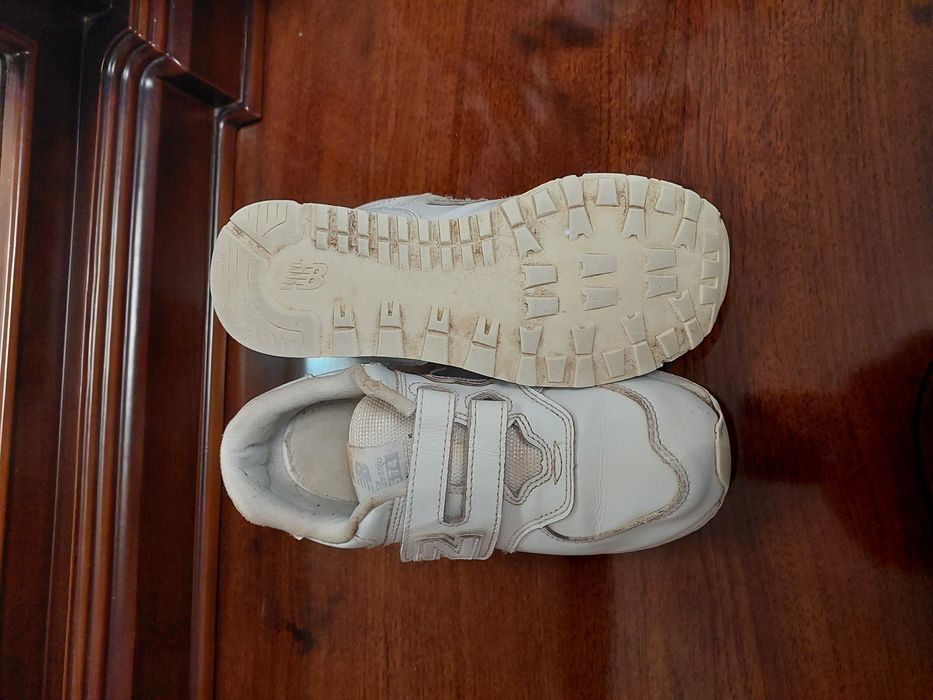 Продам кроссовки New Balance  кожаные 35 размер