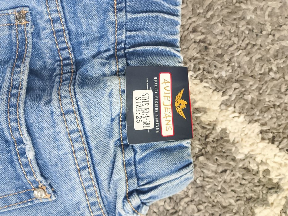 Sprzedam jeansy damskie nowe