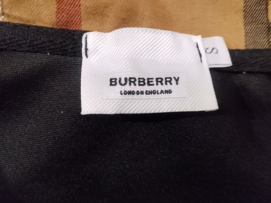 Продам зипку burberry