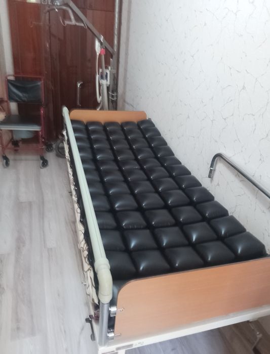 Кровать многофункциональная с матрасом