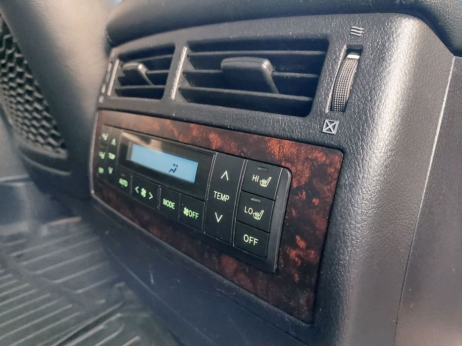 Toyota Land Cruiser 200 дизель 2011 офіційний без ДТП