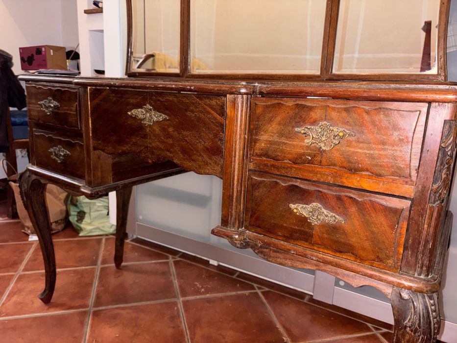 Conjunto de Quarto Antigo Completo – Elegância e Charme Clássico