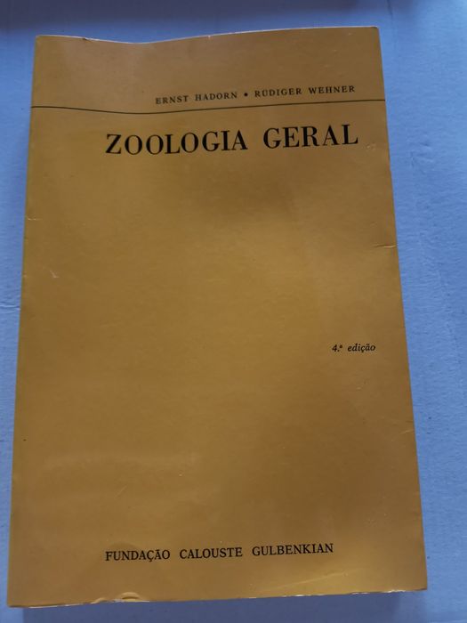 Vários livros de estudo universitários da Calouste Gulbenkian