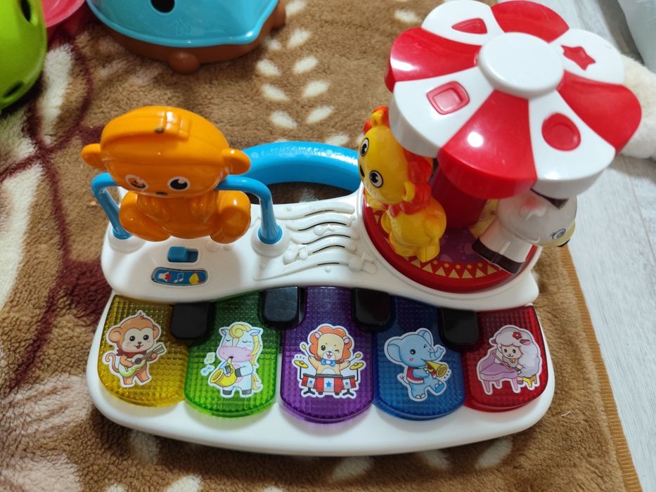 Продам набір іграшок 0+