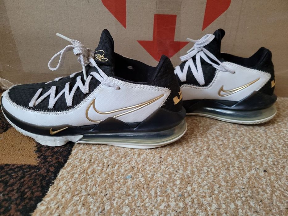 Баскетболні кросівки Nike LeBron