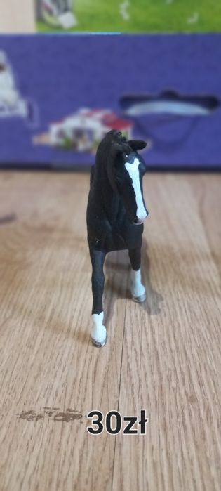 Sprzedam figurki koni schleich