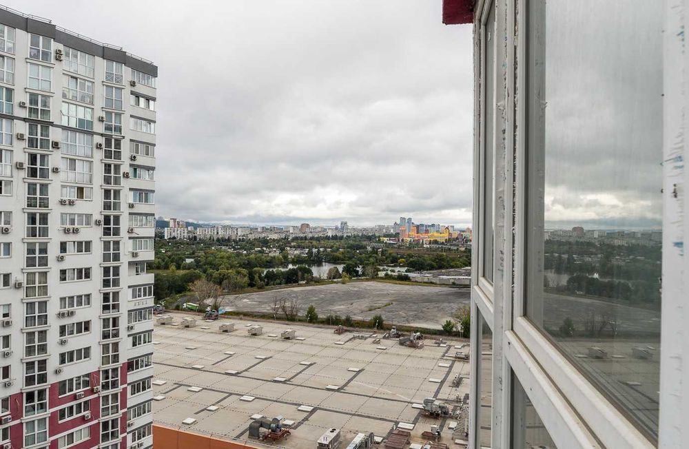 Київ, оренда на добу. При відключенні світла - ліфти працюють, вода є.