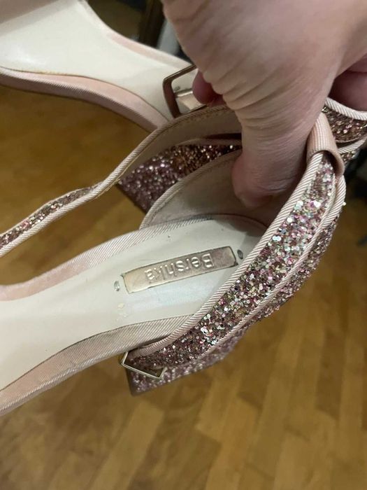 Босоніжки святкові Bershka
