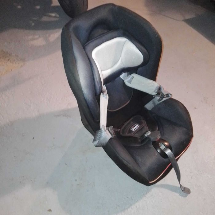 Дитяче автокрісло "CHICCO"