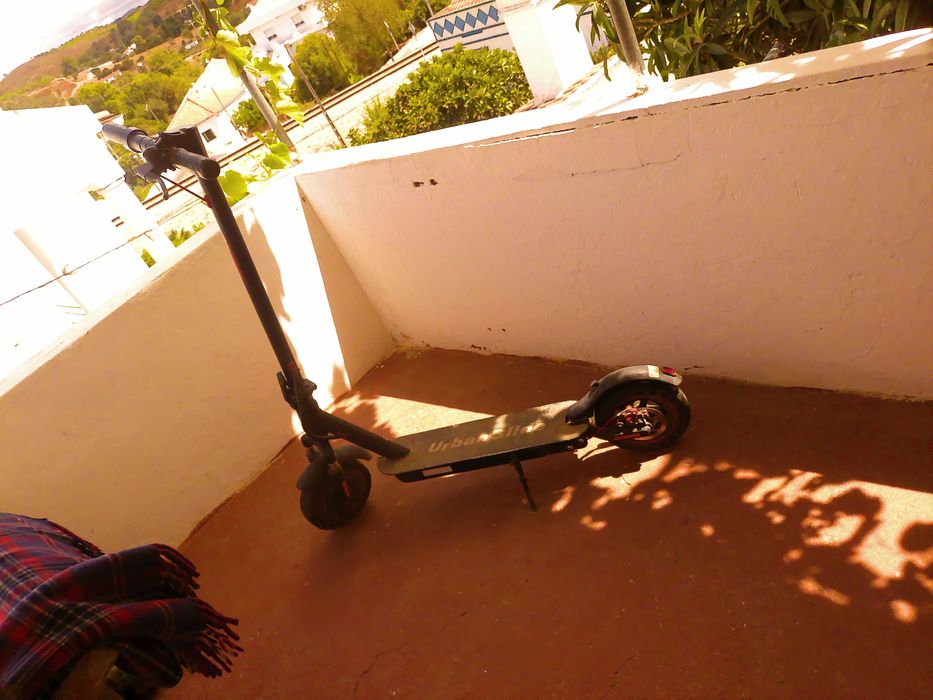 Trotineta Elétrica UrbanGlide – Precisa de reparação