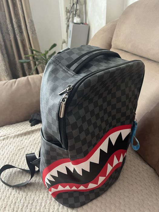 продам рюкзак sprayground