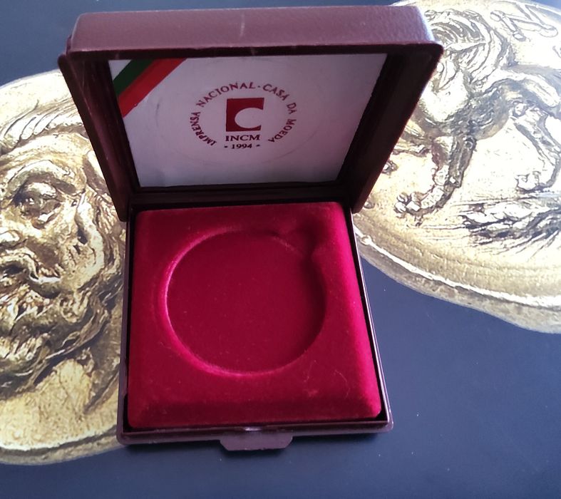 25126# Estojo VAZIO para medalha prata Infante D Henrique 1994