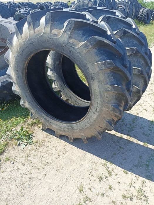 Komplet opon radialnych vredestein 16.9 R34 i 13.6 R24 (420/85) 340/85