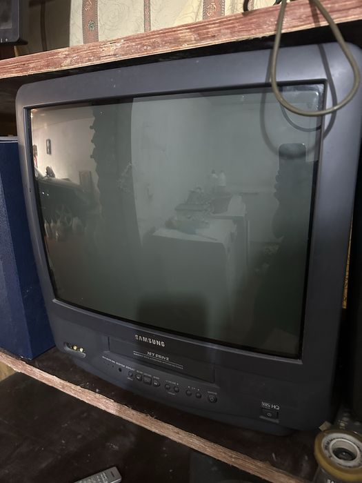 Televisao, LCD, aparelhagem de som, gira-discos