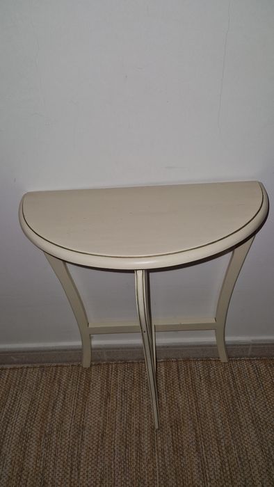 Mesa de apoio em meia lua