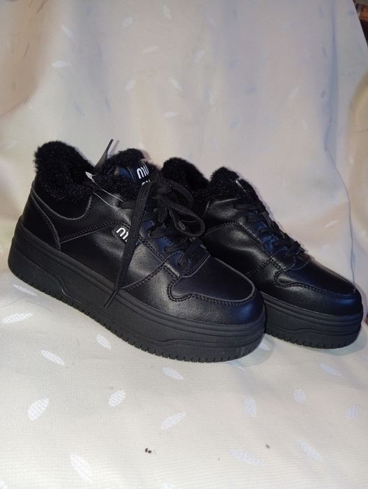 Кросівки жіночі зимові