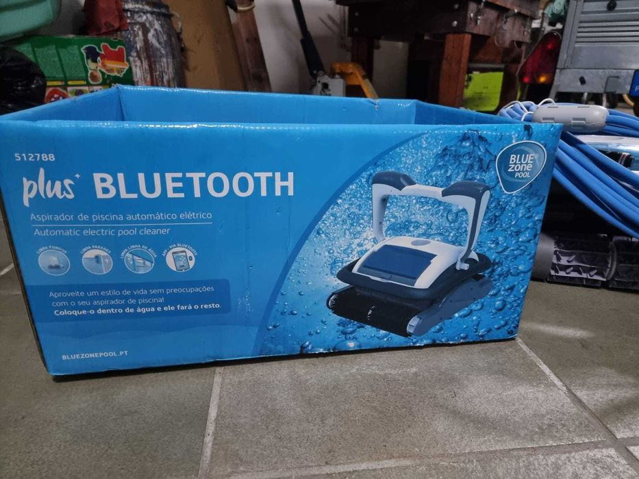 Robô de limpeza de piscina