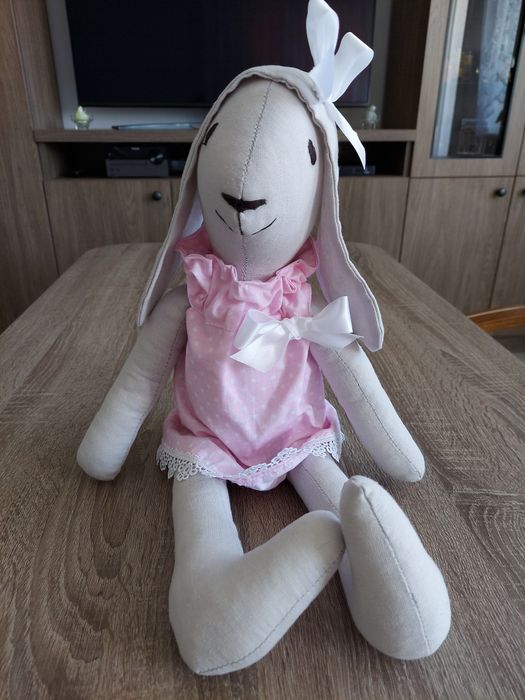 Maskotki zające dziewczynka i chłopiec