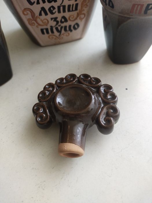 Штоф с двумя рюмками. Керамика.