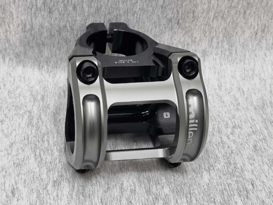 Mostek Sixpack Millenium Stem (czarno-srebrny; zacisk 31.8, dł. 35 mm)