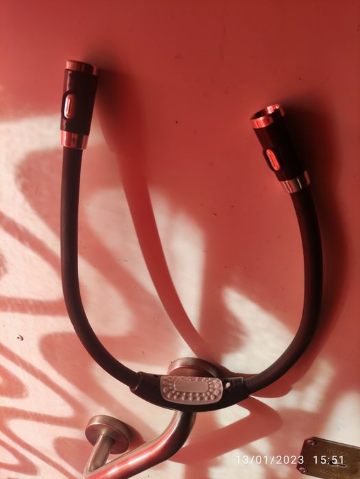 Neck-worn reading light