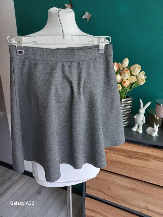 Elegancka spódniczka mini. M. NOWA
