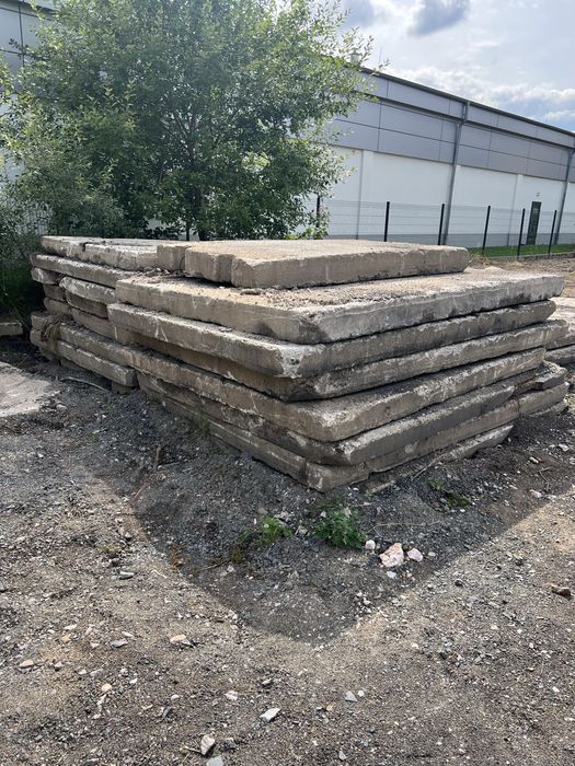 Płyty drogowe betonowe 20cm x 250cm x 300cm  (cena 50zł za 1m2)