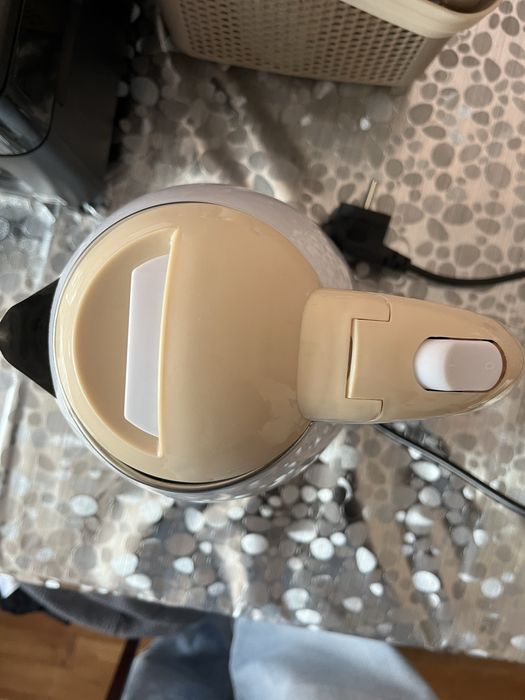 Чайник  електричний