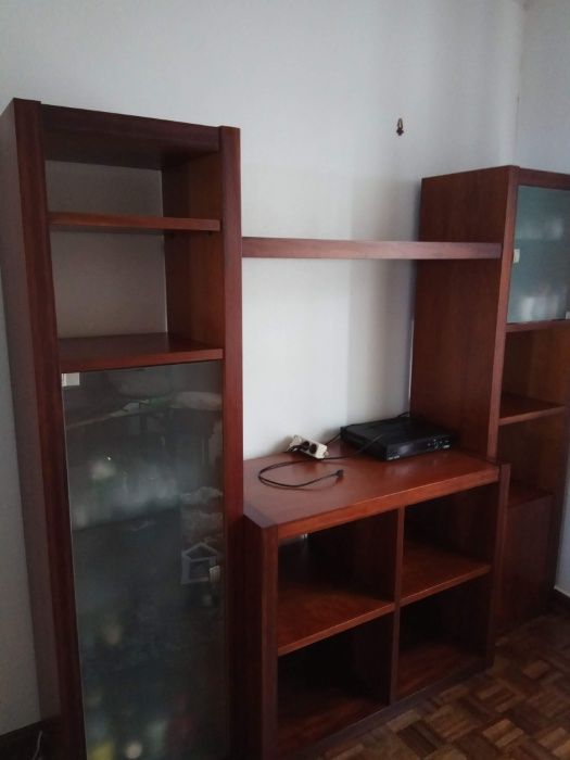 Estante de sala em cerejeira