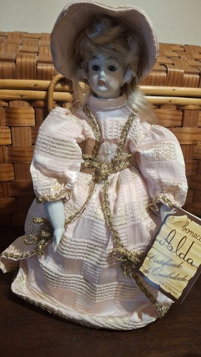 Boneca de coleção em Porcelana