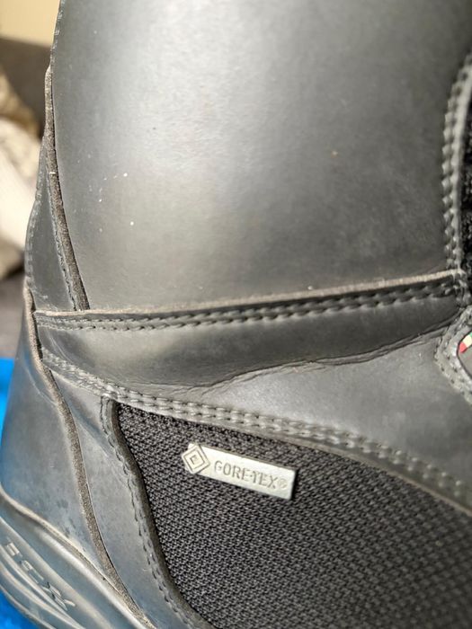 Botas TCX pretas, com goretex, tamanho 44