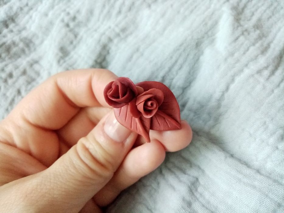 Róża, broszka z modeliny. PRL