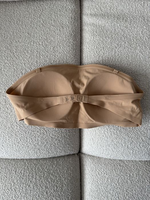 Beżowy biustonosz bez ramiączek