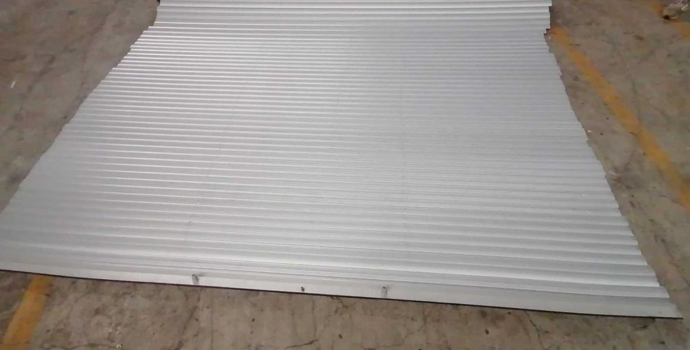 Painel sandwich Compacto fenólico  termolaminado estores alumínio