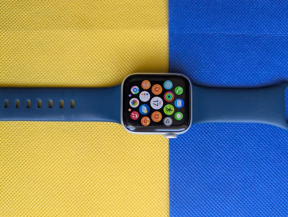 Без iCloud sn HM2H318QQ122 Apple Watch se 40 mm silver