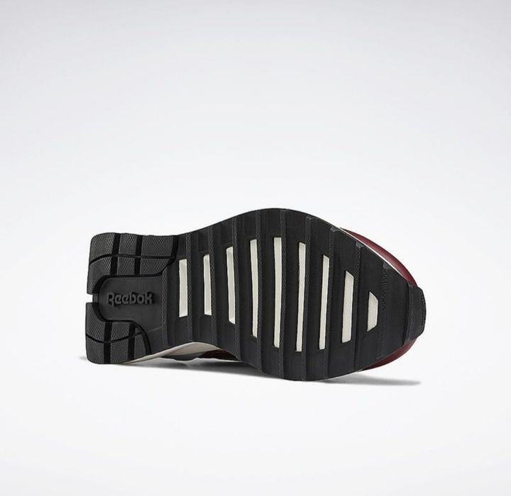 Reebok 43р. Легкі кросівки.Повністю натуральна шкіра