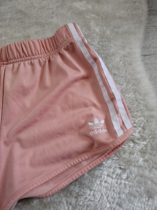 Spodenki Adidas Rozmiar S Szorty Adidas , pudrowy róż