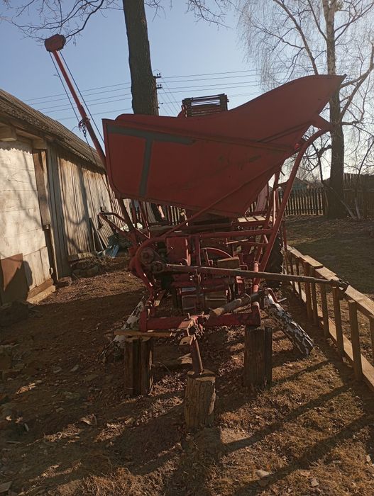 Попадаєця комбайн картопляний