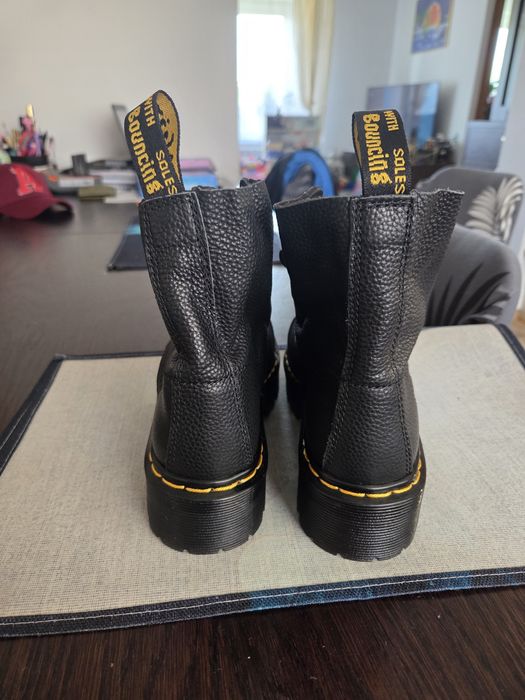 Buty, kultowe glany Dr. Martens Sinclair