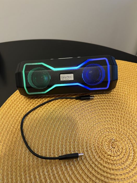 Głośnik mini bluetooth zmieniający kolory światła