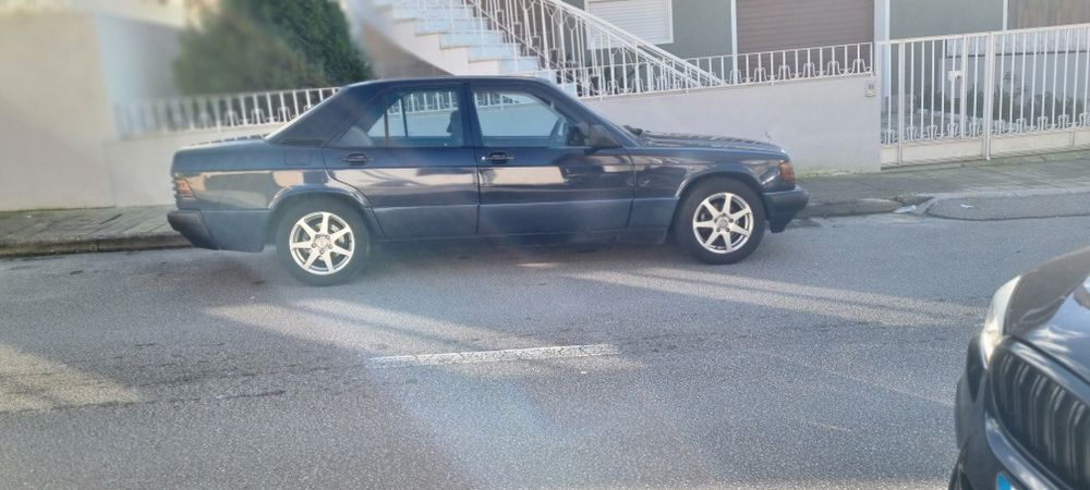 Mercedes 190. 12/1989
