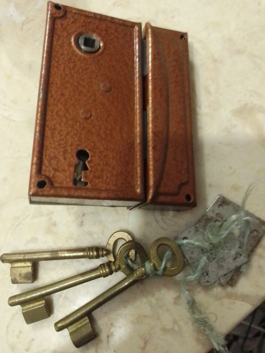 Fechaduras novas nunca usadas