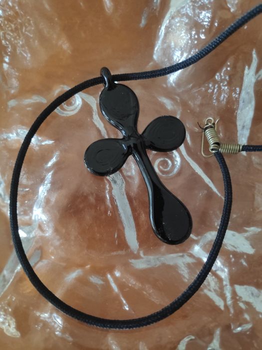 Colar Gargantilha com cruz preta