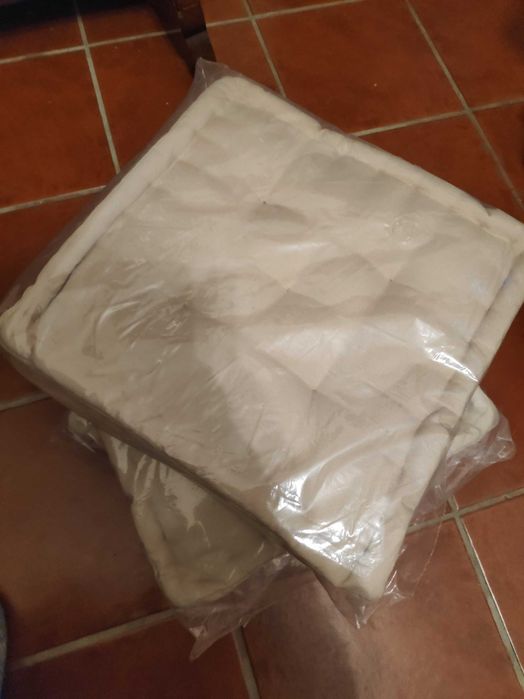 Almofadas /Couchins chão 40x40 novas