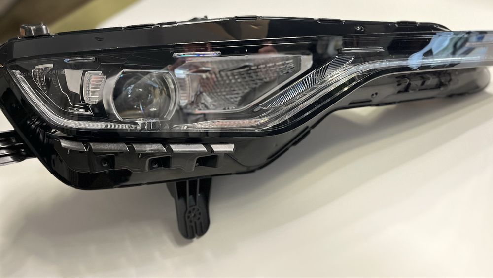 Lampa przod  prawa  CHEVROLET  CAMARO USA