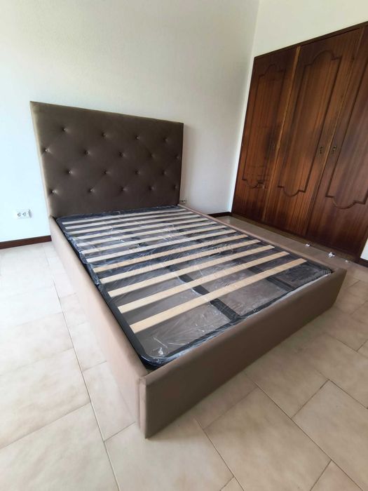 Camas De Casal Estofadas Top de Gama 190x140m Estrado Incluído 199€ !!