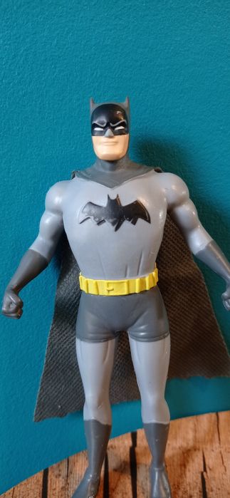 DC Comics NJ Croce Liga Sprawiedliwych szary Batman z peleryną figurka