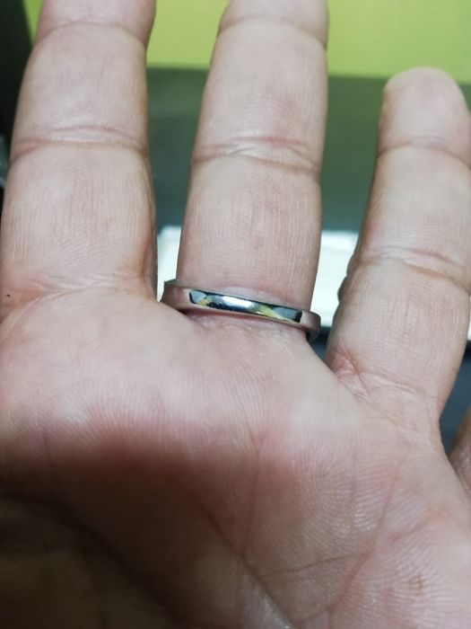 Anel de senhora com vidros brancos