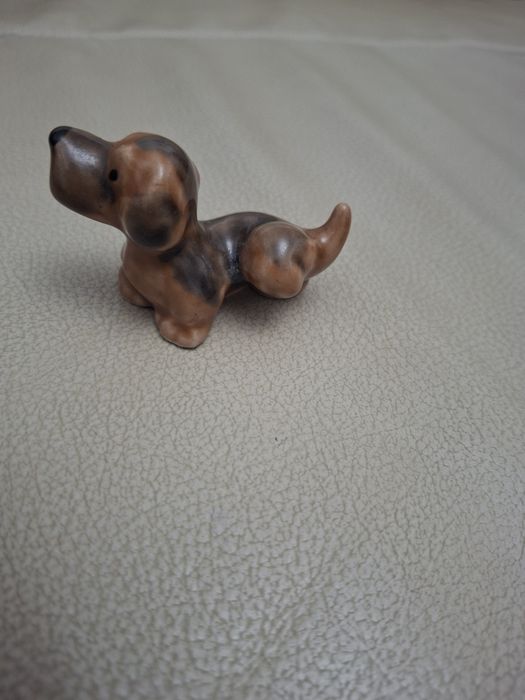 Porcelitowy piesek - miniatura z PRL