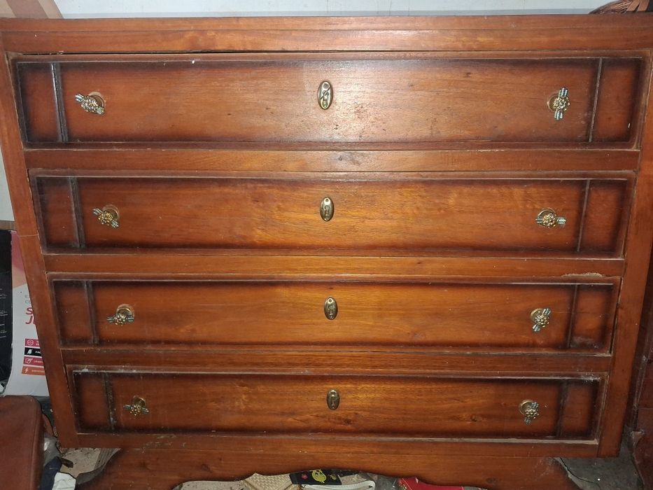 Cómoda madeira antiga com chave